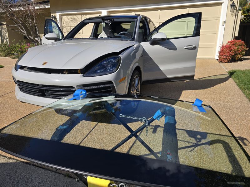 Porsche Cayenne windshield replacement, mobile service in Huntington Beach